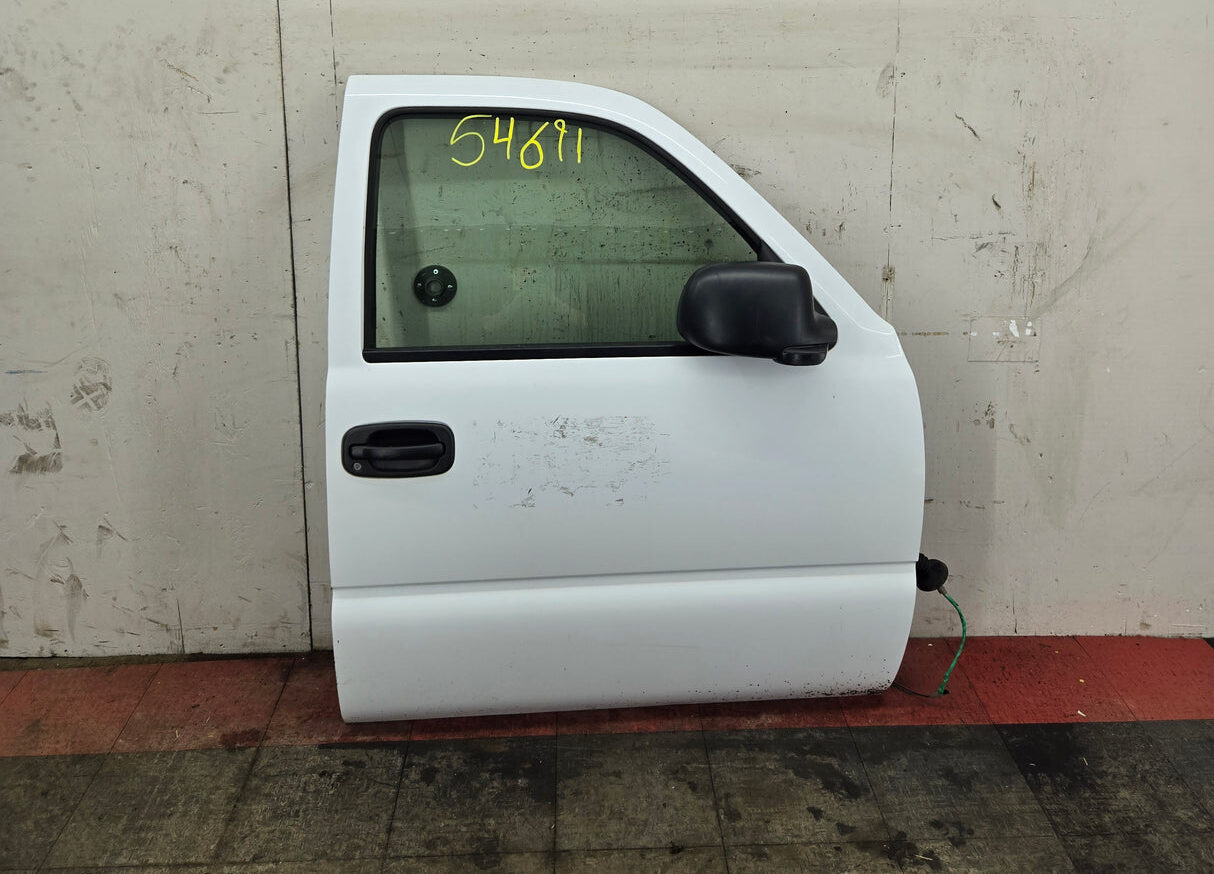 1999-2006 Chevrolet Silverado / GMC Sierra 1500 2500 3500 HD Front RH Passenger side Door